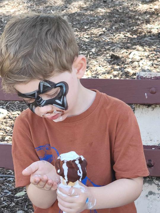 gotta love a melting ice cream and really cool facepainting